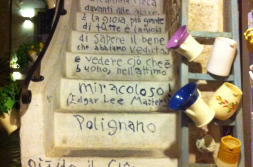 Cancellata scritta su scale Sindaco: sono da tutelare