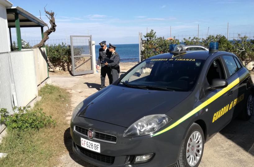 Sigilli a camping abusivocon 56 abitazioni a Mola