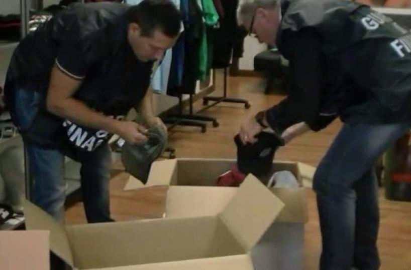 Falsi «made in Italy», sequestratioltre 700 capi d'abbigliamento