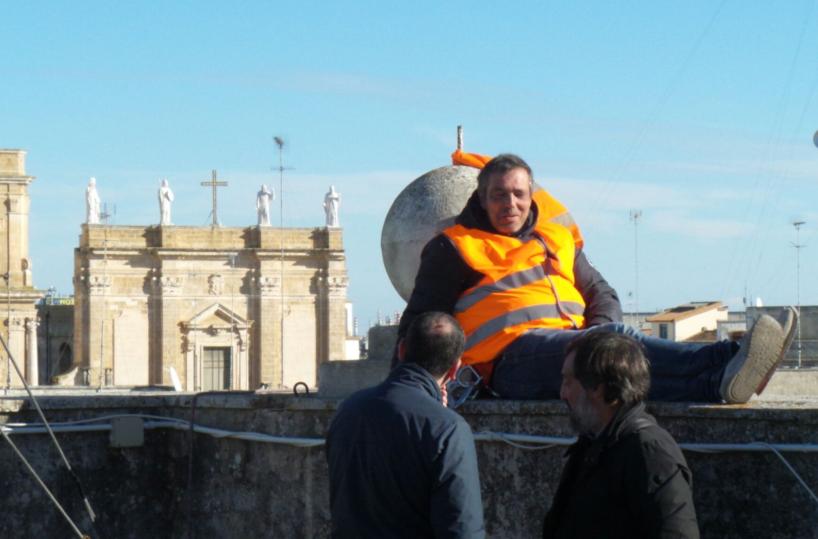 disoccupati in protesta sul tetto a Brindisi