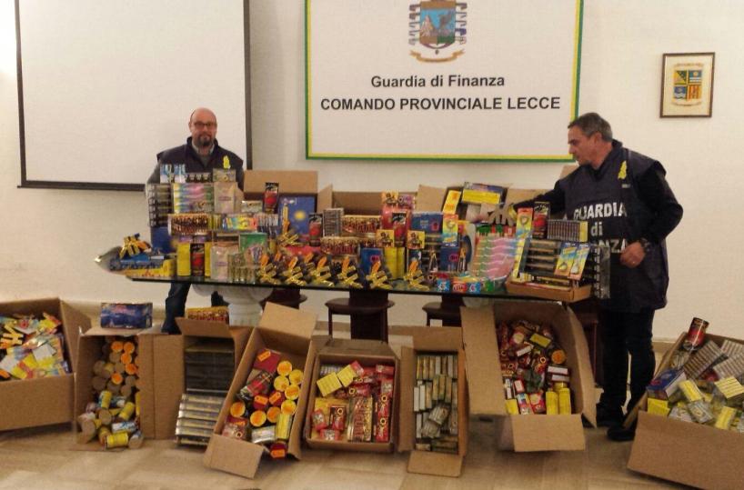Lecce, oltre 54mila bottiillegali sequestrati in negozio