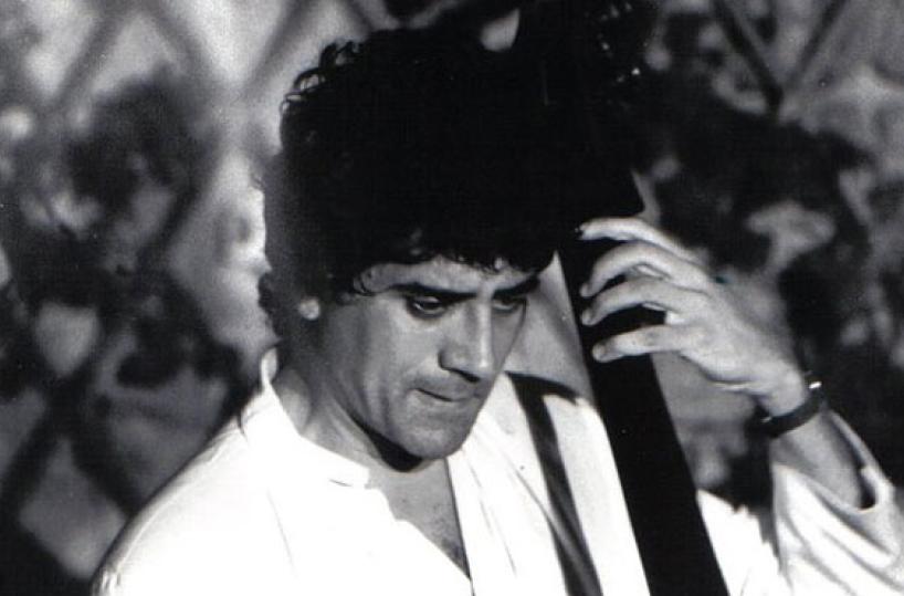Il contrabbassista e cantante Mike Zonno