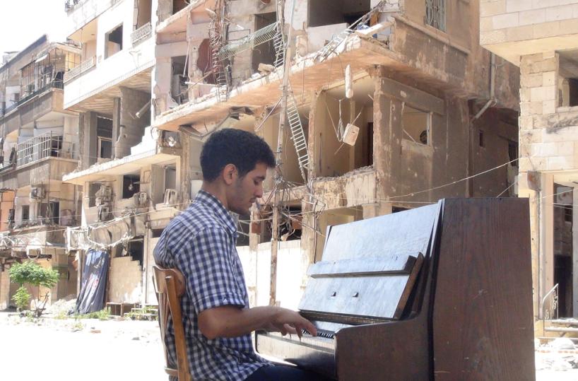 Aeham Ahmad il pianista di Yarmouk, campo profughi palestinese alle porte di Damasco