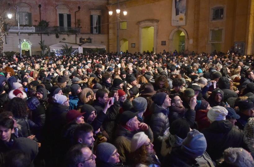 Piazza piena e culle vuotea Matera vigilia di polemiche