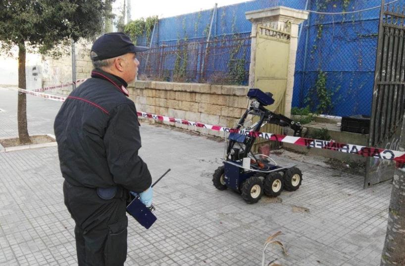Falso allarme bombain via Calasso a Lecce