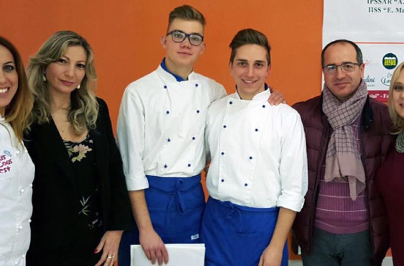 Da sinistra verso destra: Antonella Ricci, Giusi Ditroia, Graziano Pagliarulo, Patrick La Fratta, il prof. Cosimo Caliandro e Antonella Millarte