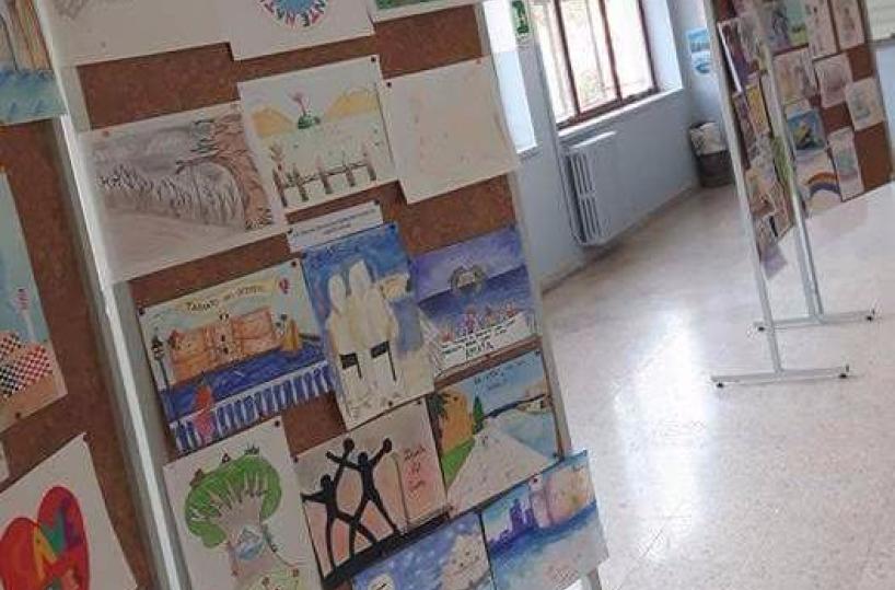 Taranto, la speranza dei ragazzinei disegni sulle magliette