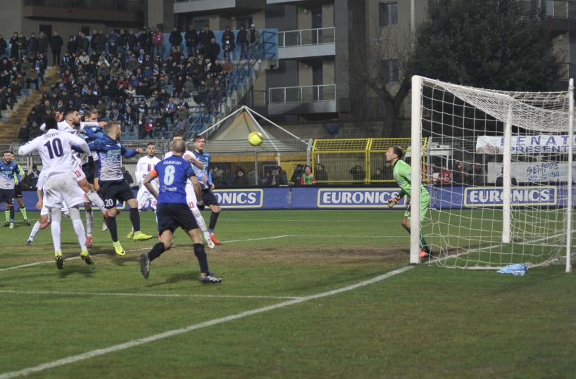Matera, un gol basta e avanzako la Vibonese