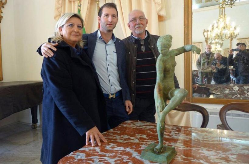 statuetta trovata in mare a taranto