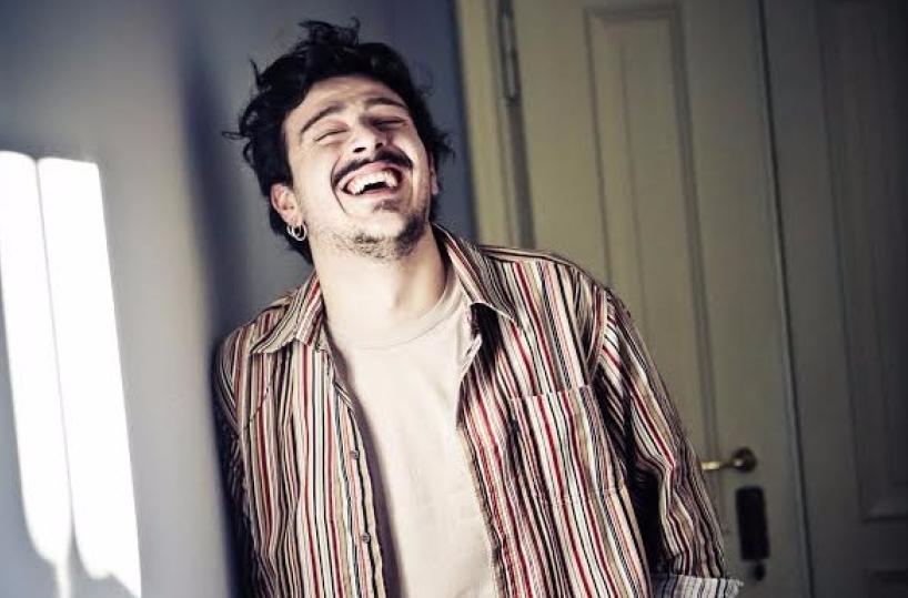 Il barese Leo Stain a Sanremo «Canterò la fine di un amore»