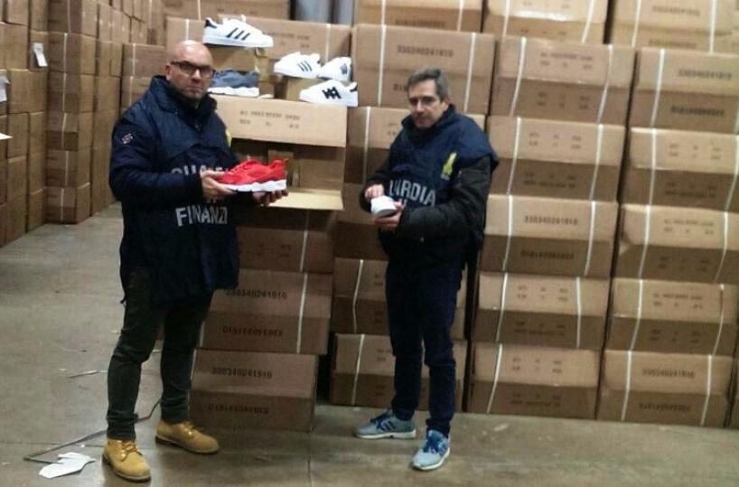 Contraffazioni, 5,8 mln di articoli  sequestrati in Puglia in due giorni