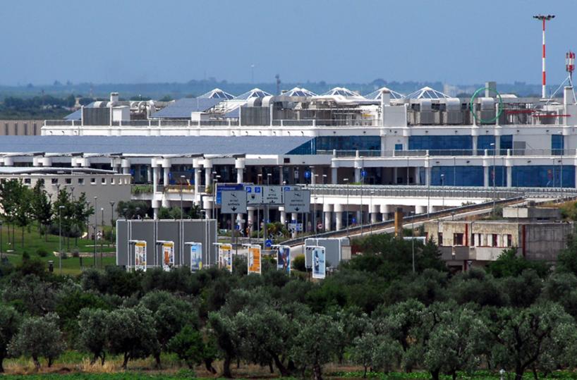 Bari, da giugno a fine settembre tre voli a settimana verso Atene