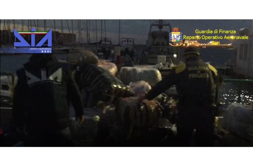 Sequestro 1,2t marijuana acque Molfetta