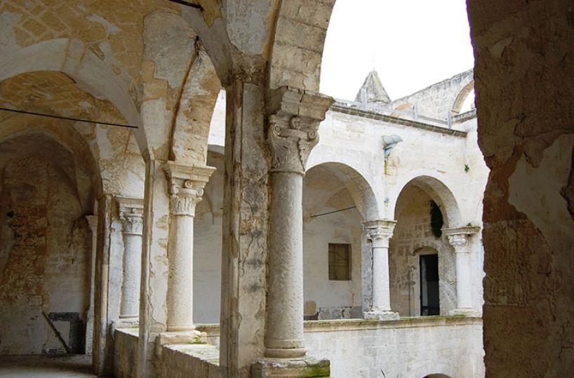 chiostro ex convento Santa Sofia a Gravina