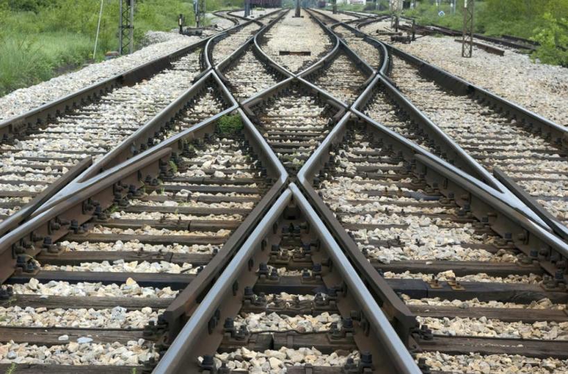 incrocio di binari treni