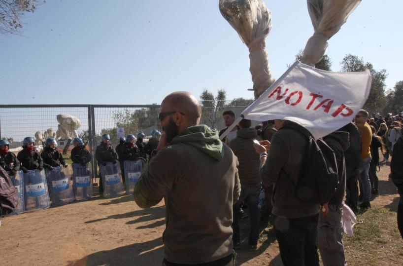 «Emissari» Tap provanoa pagare il silenzioL'azienda: falso. Emiliano:  ribrezzo