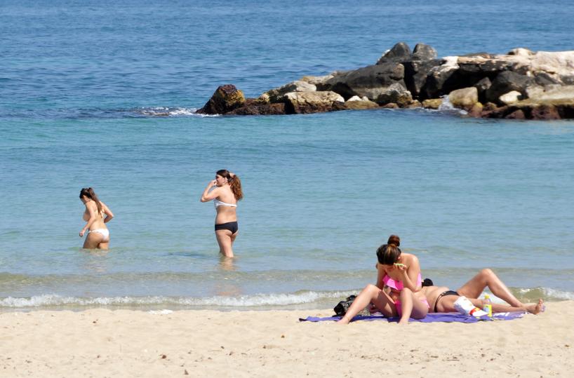 Bari, bimbo di 5 anni rischia di annegare: salvato a Pane e pomodoro