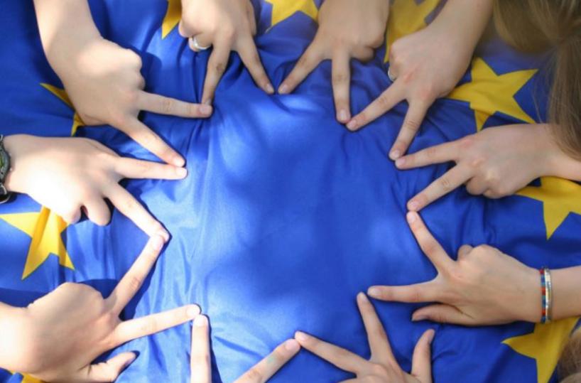 Condividi una foto con #Friends4Europe 