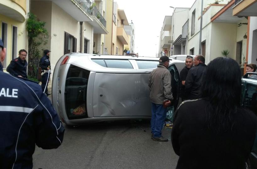 Otranto, si ribalta in centrocon l'auto: ferito un uomo
