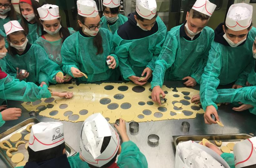 Bari, oltre 200 bambinia scuola di... pasticceria