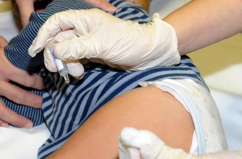 Puglia, ecco le bufale dei contrariai vaccini: una legge per obbligarli