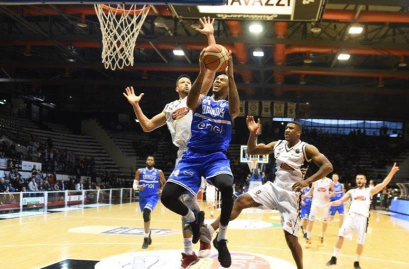 Enel Basket Brindisi - L'ala grande Amath M’Baye nel corso della gara disputata domenica al palaMaggiò di Caserta (foto Vincenzo Tasco)