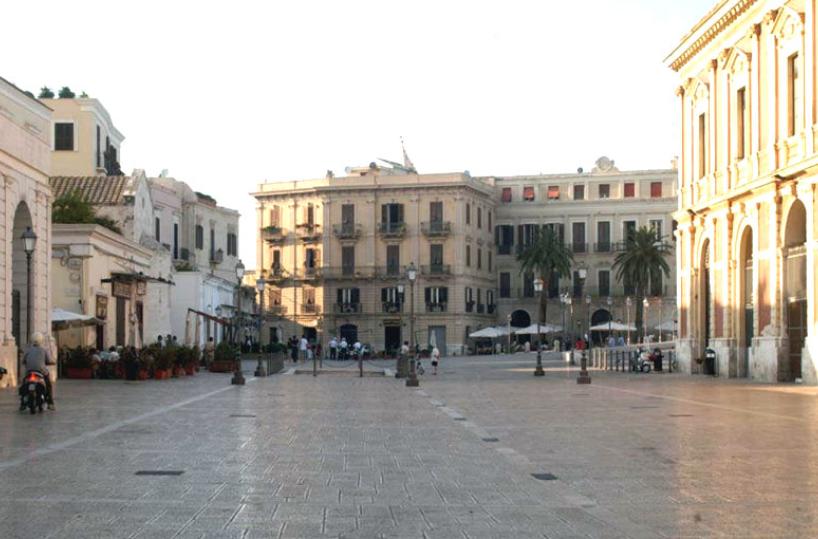 Piazza del Ferrarese a Bari