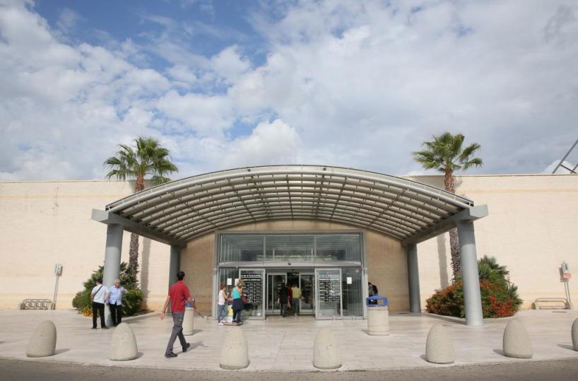 ingresso centro commerciale Cavallino