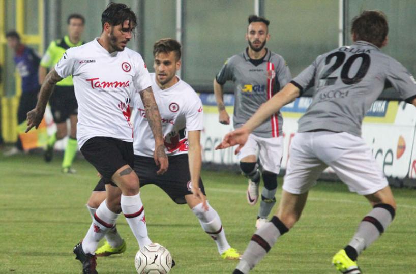 Vacca e (seminascosto) Maza durante Foggia-Alessandria dello scorso campionato prima gara d'andata dei playoff