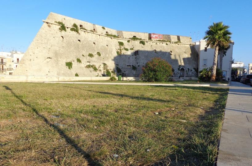 il castello di Mola di Bari