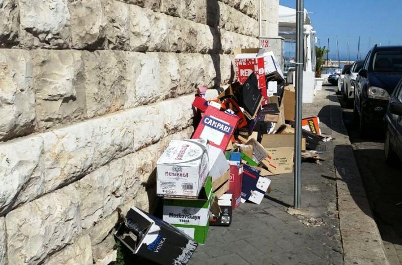 rifiuti per strada a trani