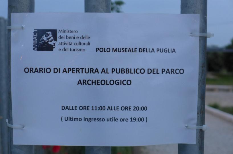 Dal Belgio a Manfredonia trovano il museo chiuso: &laquo;Cambiati gli orari&raquo;