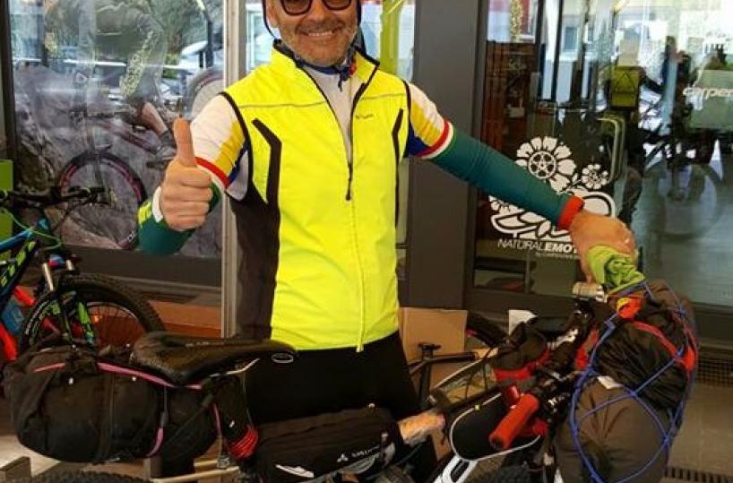 Da Taranto a Capo Nordla sfida del poliziotto ciclista