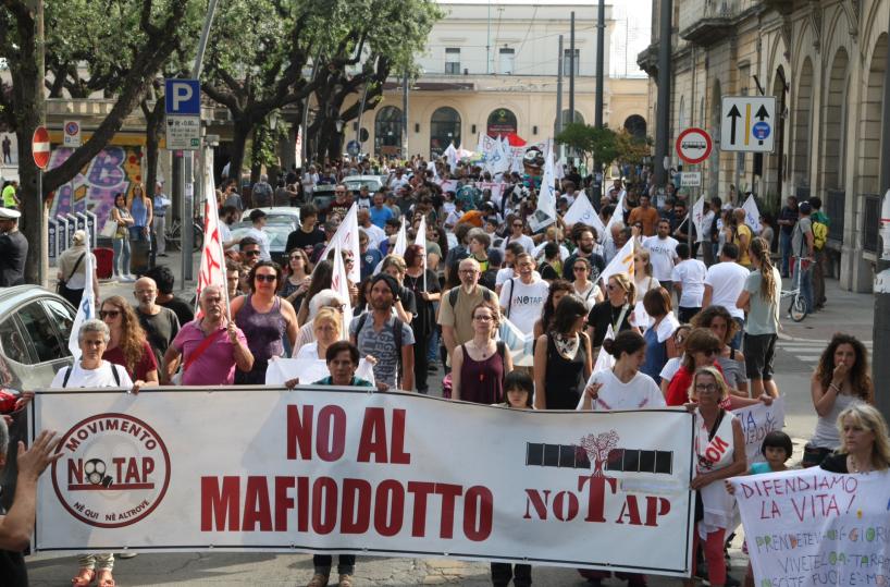 Corteo anti-gasdotto a Leccepresenti anche donne e bambini