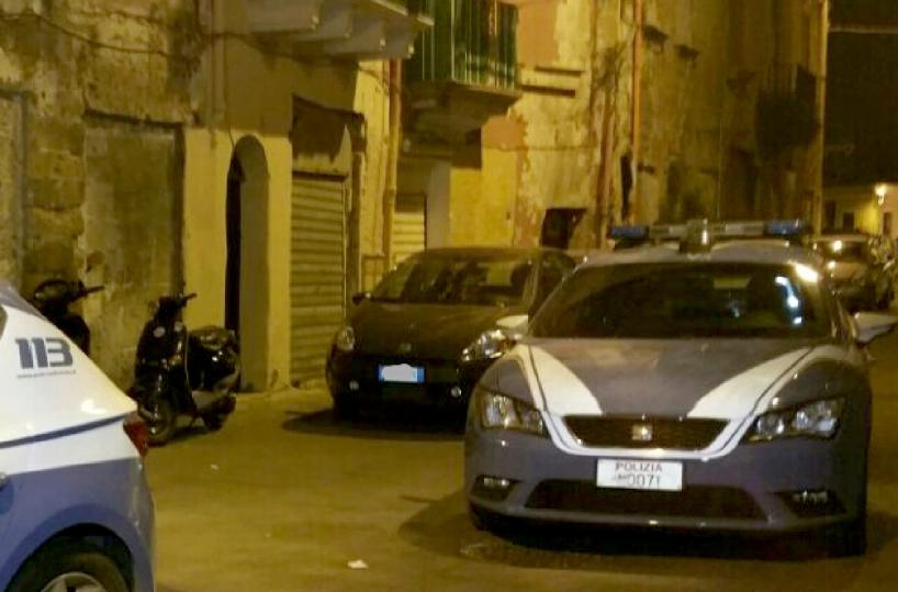 Taranto, ferita sul balconeda una pallottola vagante