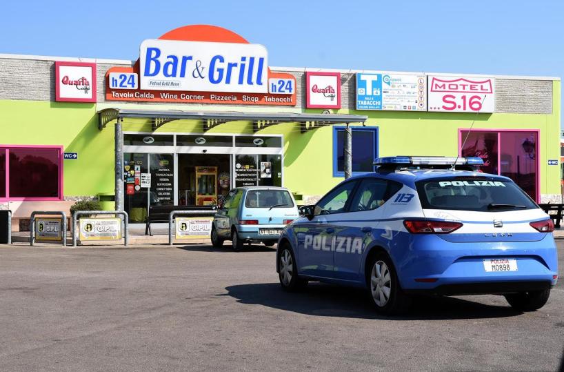 Muro Leccese, rapinatorisparano in area di servizio