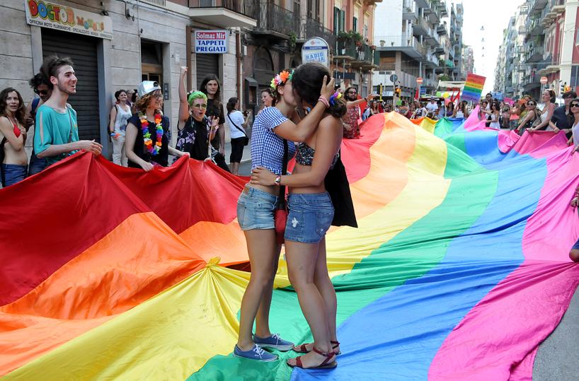 Polemica su ddl omofobia: Bari Pride rifiuta il patrocinio della Regione Puglia