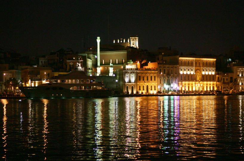 il lungomare di Brindisi by night