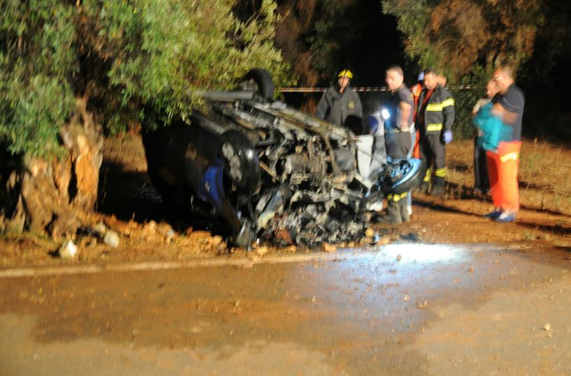 Automobile contro un ulivo muore 19enne a Presicce