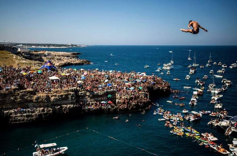 A Polignano un salto nel blu