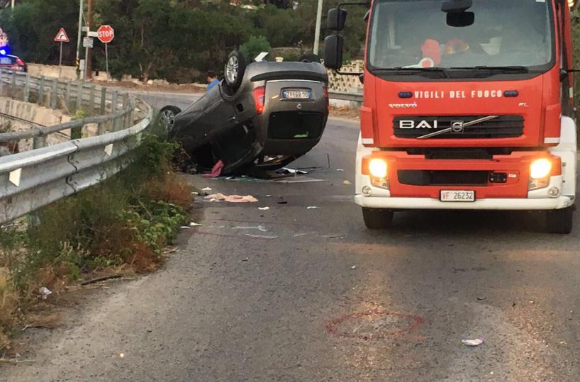 Leporano, un'auto si ribalta  muore 23enne, cinque feriti