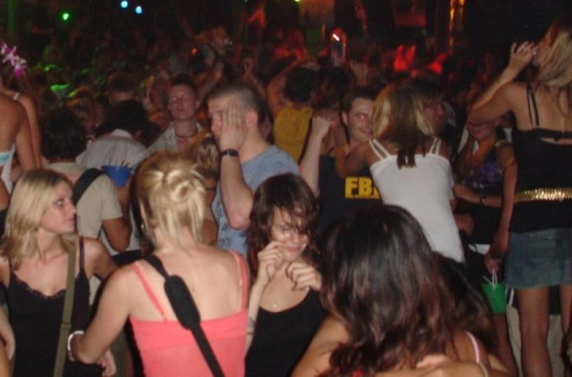 Lecce, movida senza sballo  ubriachi fuori dai locali