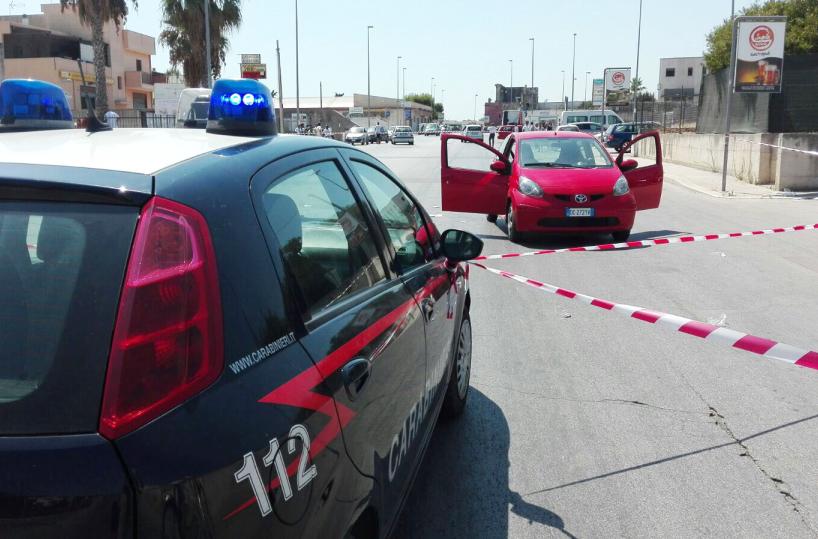 Agguato durante la festa patronale morto un uomo, la moglie è grave