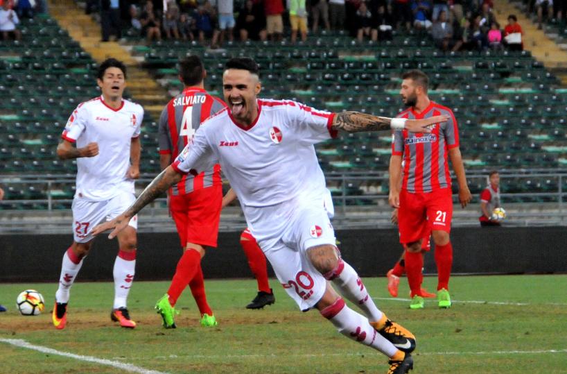 Il Bari passa il turnomale Foggia e Lecce