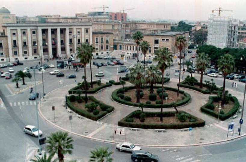 Bari, arrestato un bengalesetenta di violentare una francese