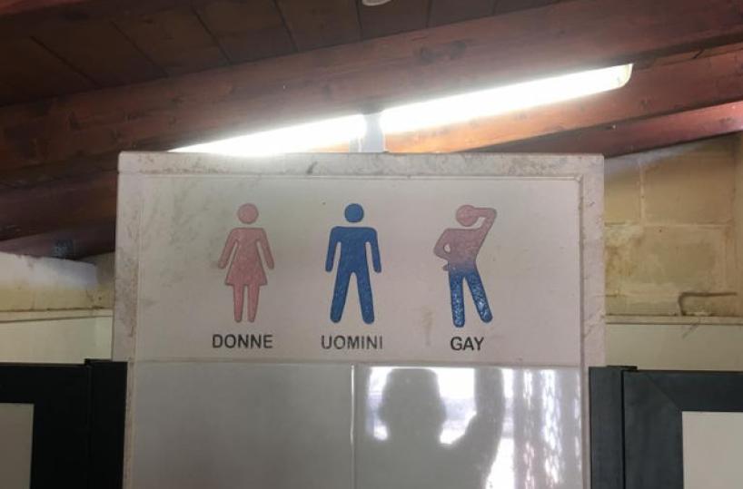 Cavallino, bagno per gayscoppia la polemica