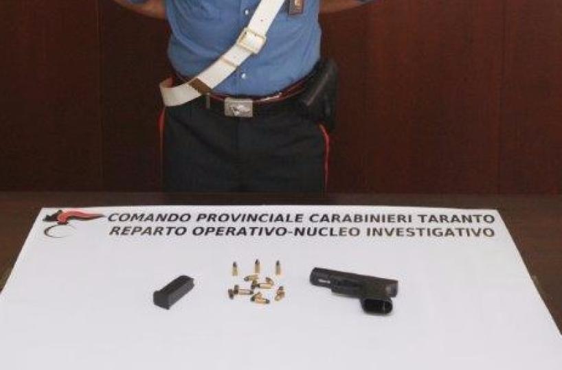 Taranto, in vacanza con pistolasotto il cuscino: preso 49enne