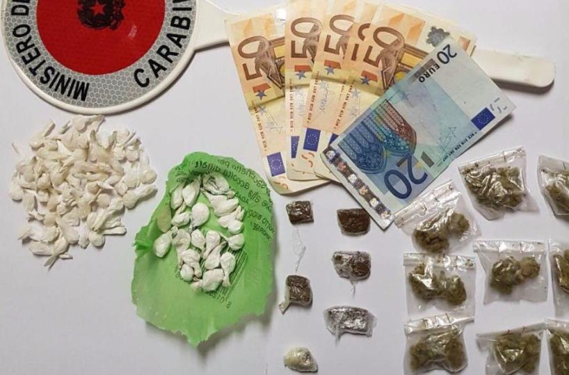 Ecstasy, «coca» e hashishpreso spacciatore a Gallipoli