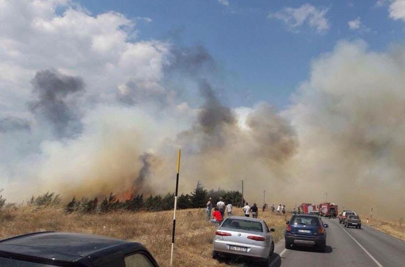 Avigliano, a fuoco capannonepanico in località «Spinamara»