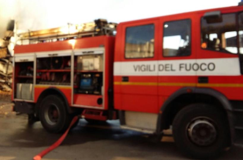 Adelfia, a fuoco abitazionepaura per 7 bombole di gas